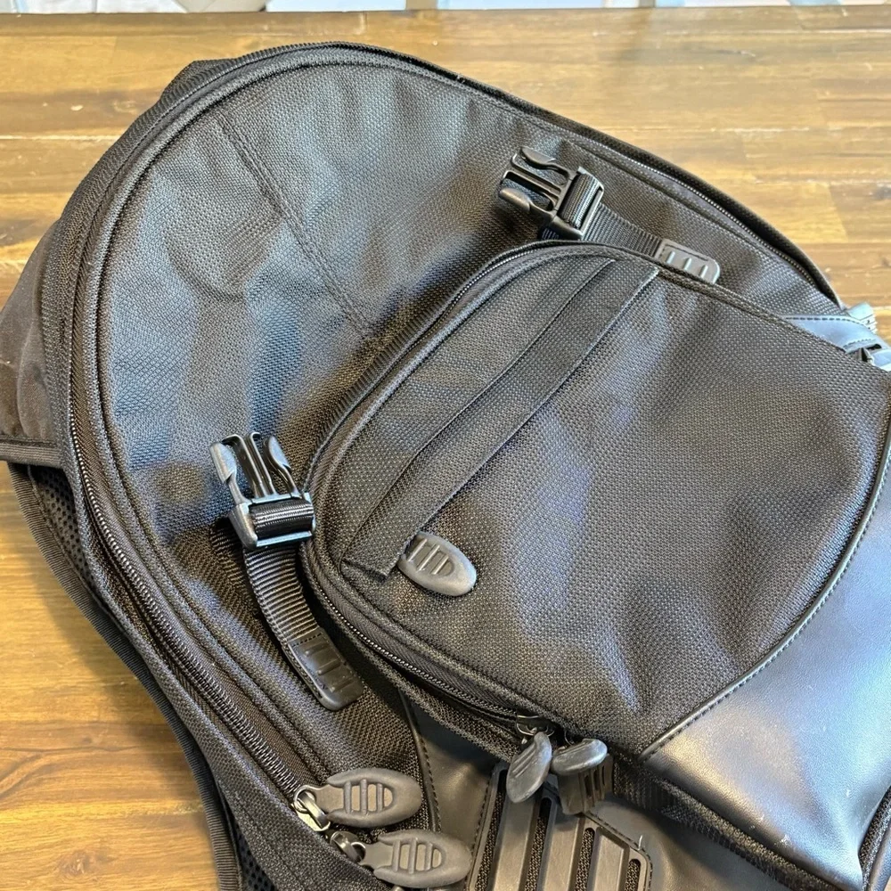 Tumi Black T2 Backpack Travel Bag Compartment Logo HTF Rare Leather Nylon